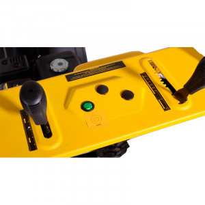 Бензиновый самоходный снегоуборщик Huter SGC 4800EX